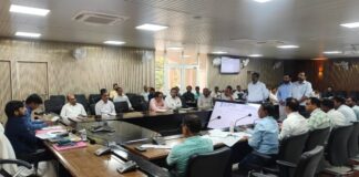 जल जीवन मिशन जैसी महत्वपूर्ण योजना के क्रियान्वयन में किसी भी प्रकार की लापरवाही बर्दाश्त नहीं: जिलाधिकारी