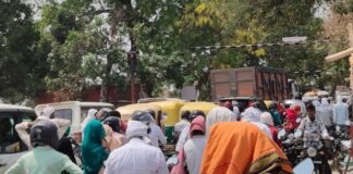Chandauli news- भोजापुर और कुचमन गेट बंद होने से चिलचिलाती धूप में राहगीर परेशान