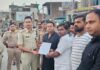 व्यापारियों ने जाम की समस्या और भारी वाहनों की रोक के लिये एसपी को सौपा पत्रक