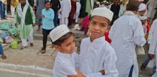 सकलडीहा में शांतिपूर्वक और भाईचारे के साथ मनाया बकरीद का पर्व