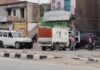 Chandauli news- सड़क पर आड़े तिरछे खड़ी वाहन दुर्घटना को दे रहा दावत