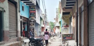 Chandauli news- खोदी गयी सड़क की मरम्मत पूरा नहीं होने पर ग्रामीणों में आक्रोश