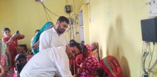 Chandauli news- मनियारपुर गांव में जनचौपाल का आयोजन, अधिकारियों ने ग्रामीणों की सुनी समस्या