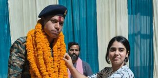 Chandauli news- सेना की ट्रेनिंग पूरी कर गांव वापस लौटे जवान का हुआ भव्य स्वागत