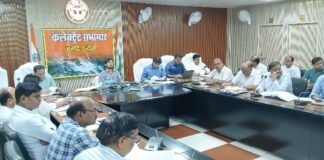 Chandauli news- चंदौली में डीएम का सख्त संदेश: लापरवाही छोड़िए, नहीं तो कार्रवाई के लिए रहिए तैयार