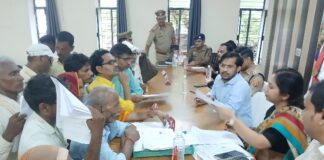 Chandauli news- जन शिकायतों के निस्तारण में लापरवाही बर्दाश्त नहीं, समयबद्ध और पारदर्शी कार्रवाई सुनिश्चित करें : डीएम