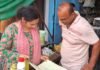Chandauli news- खाद दुकानों पर एसडीएम की छापेमारी, स्टॉक रजिस्टर खंगालते ही मची खलबली