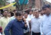 Chandauli news- जलभराव पर भड़के जिलाधिकारी, अधिकारियों को लगाई कड़ी फटकार