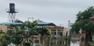 Chandauli news- भारी वर्षा से सकलडीहा पीजी कॉलेज परिसर जलमग्न, आवागमन प्रभावित