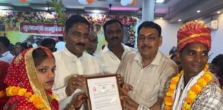Chandauli news- 36 जोड़ों ने थामा जीवनभर का हाथ, पौधे के साथ शुरू की नई जिंदगी