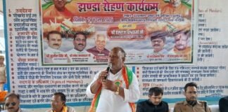Chandauli news- अमृत वन वाटिका में शान से लहराया तिरंगा, मंत्री ने किया ध्वजारोहण