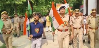 Chandauli news- चंदौली में तिरंगा यात्रा में उमड़ा देशभक्ति का सैलाब, डीएम-एसपी ने दिखाई हरी झंडी