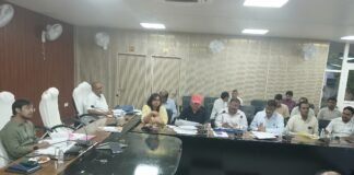 Chandauli news- सीएम डैशबोर्ड में खराब प्रदर्शन पर डीएम सख्त, विभागाध्यक्षों को कड़ी फटकार