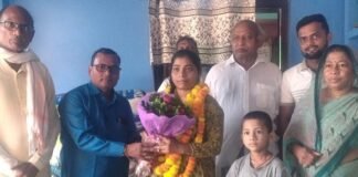 Chandauli news- मेहनत और लगन से बदली जिंदगी की राह, बेटी की उपलब्धि पर पिता की आंखें हुईं नम