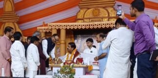 Chandauli news- राजन जी महाराज की रामकथा में उमड़ा आस्था का सैलाब, उपमुख्यमंत्री ब्रजेश पाठक समेत कई मंत्रियों ने लिया आशीर्वाद