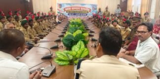 Chandauli news- एयर शो की सफलता में अहम भूमिका निभाने वाले एनसीसी कैडेट्स सम्मानित