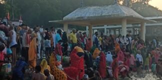Chandauli news- नवरात्र के पहले दिन बलुआ में आस्था का महाकुंभ, गंगा घाट पर उमड़ी भारी भीड़; एक घंटे तक लगा रहा भीषण जाम