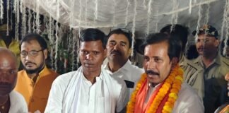 Chandauli news- दिघवट में बाबा बाढ़ू बीर के सातवें भंडारे में पहुंचे कैबिनेट मंत्री, मंदिर के सुंदरीकरण की घोषणा