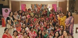 Varanasi news- काशी के होटल में गूंजे मां दुर्गा के जयकारे, भजनों पर झूमे श्रद्धालु