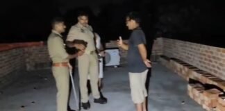 पत्रकार के घर बीस दिनों से पथराव, तीन के खिलाफ मुकदमा