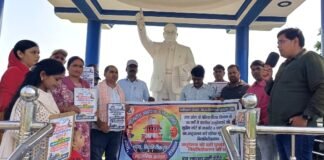 Chandauli news- 14 वर्षों से सेवा दे रहे अनुदेशकों ने उठाई नियमितीकरण की मांग, बकाया भुगतान के लिए किया प्रदर्शन