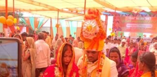 Chandauli news- चहनियां में 39 जोड़ों ने थामा एक-दूजे का हाथ, सामूहिक विवाह समारोह में नवदंपतियों को मिला आशीर्वाद