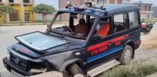 Chandauli news- चंदौली में आधी रात ट्रक का तांडव! पुलिस वाहन को मारी टक्कर, बैरियर तोड़कर भागा चालक